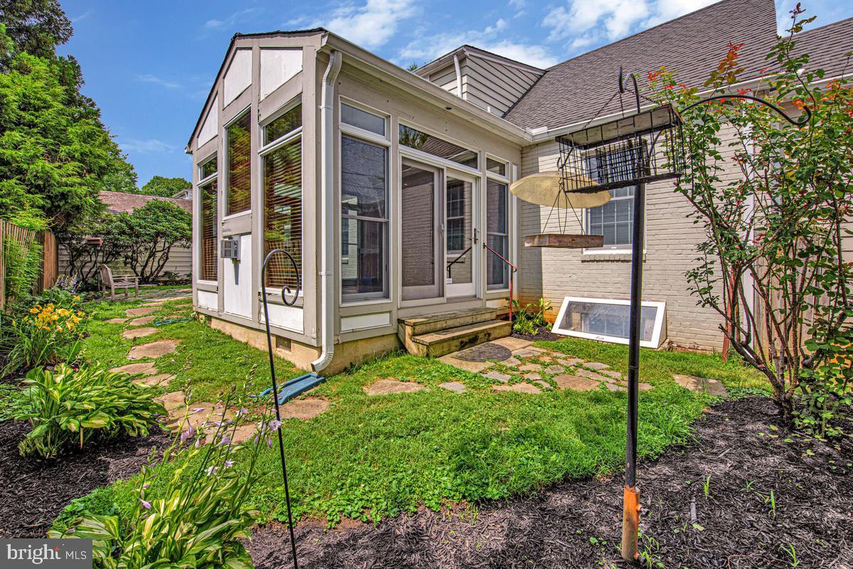 GLENBROOK KNOLLS - Residential