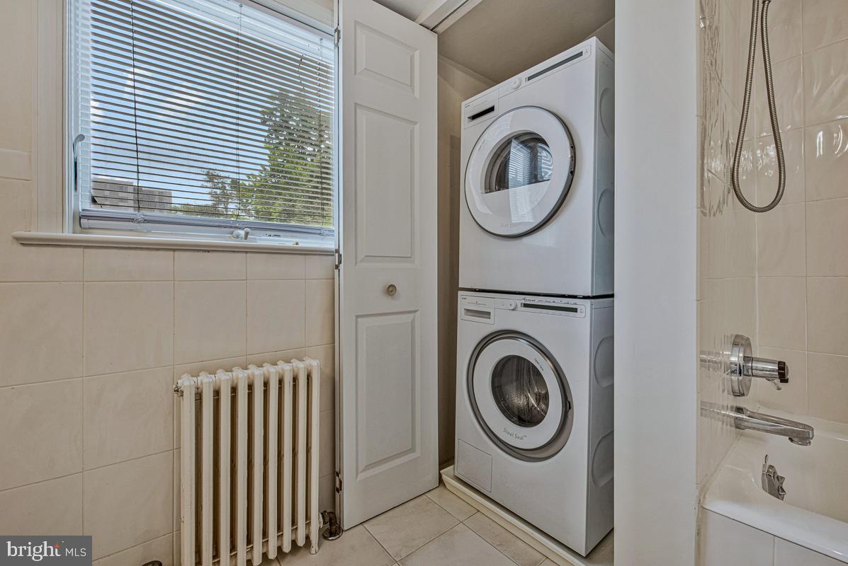 GLENBROOK KNOLLS - Residential