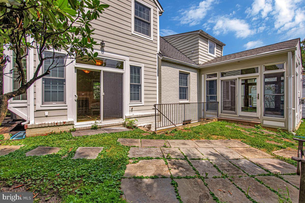 GLENBROOK KNOLLS - Residential