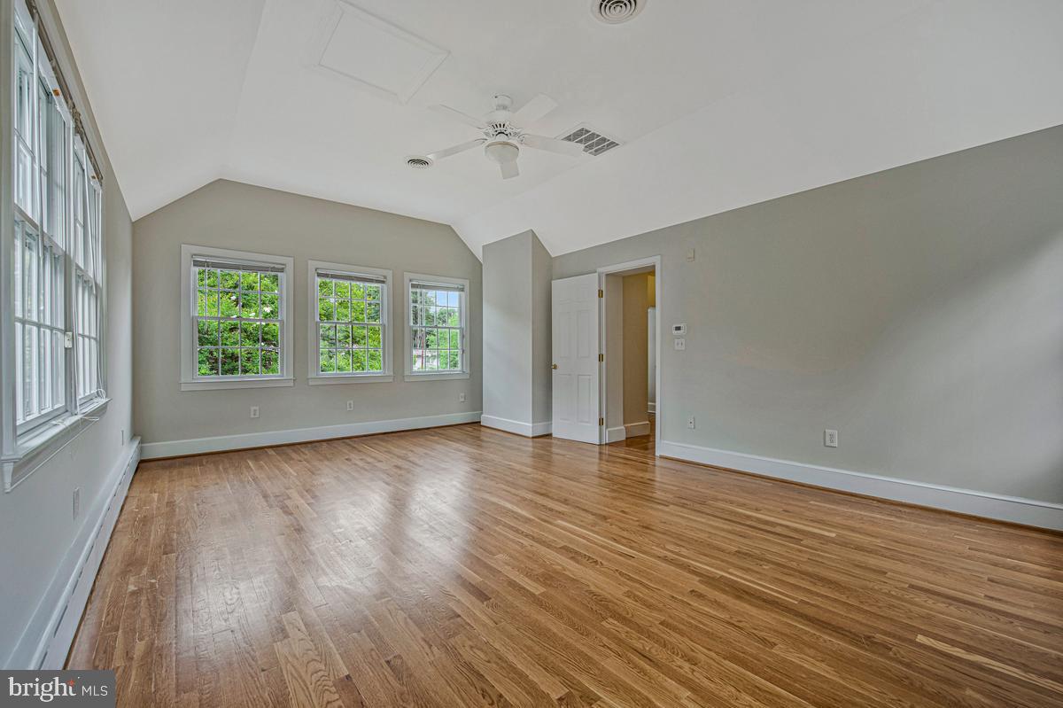 GLENBROOK KNOLLS - Residential