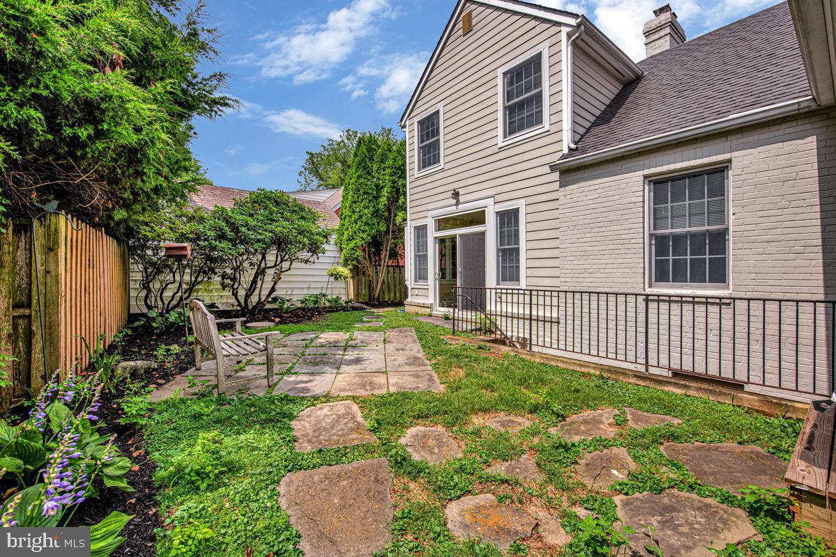 GLENBROOK KNOLLS - Residential