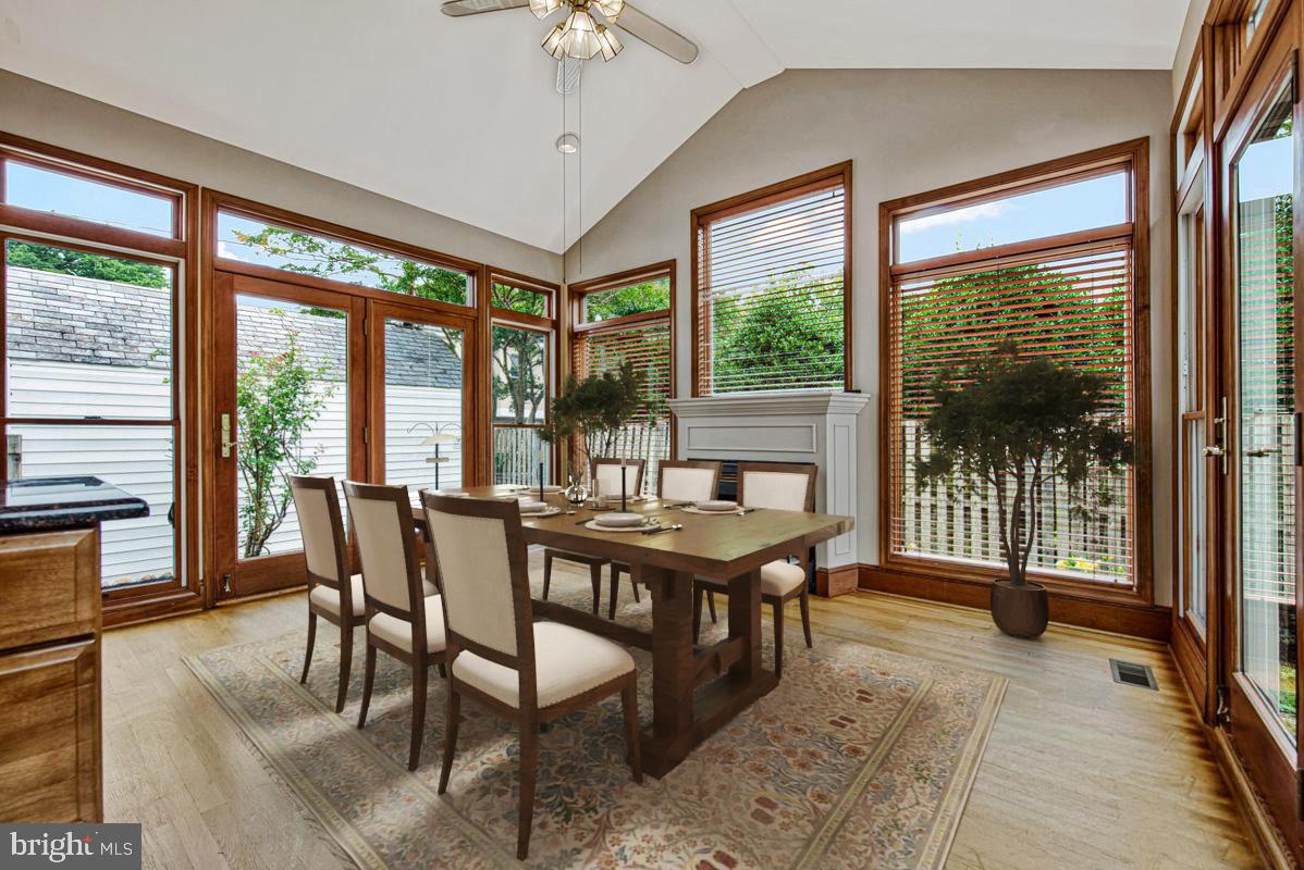 GLENBROOK KNOLLS - Residential