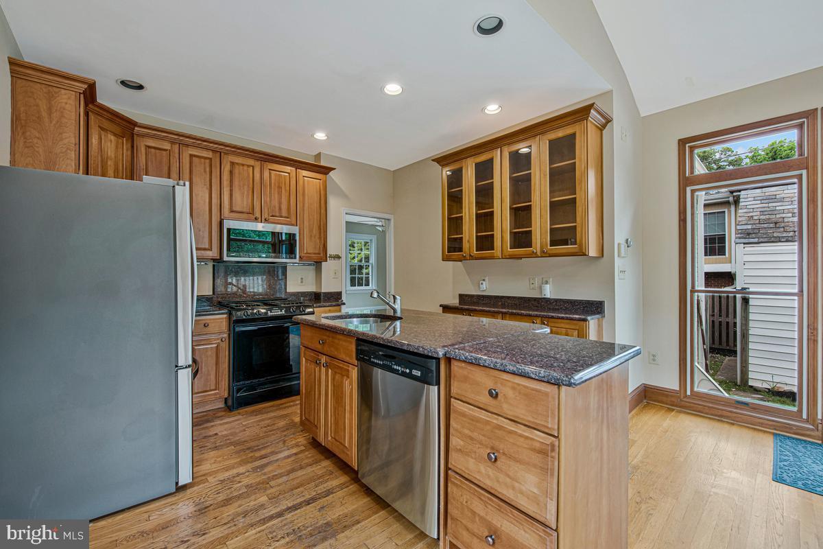 GLENBROOK KNOLLS - Residential