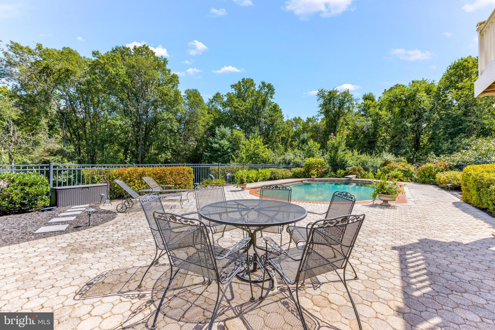 LAKE FOREST - Residential