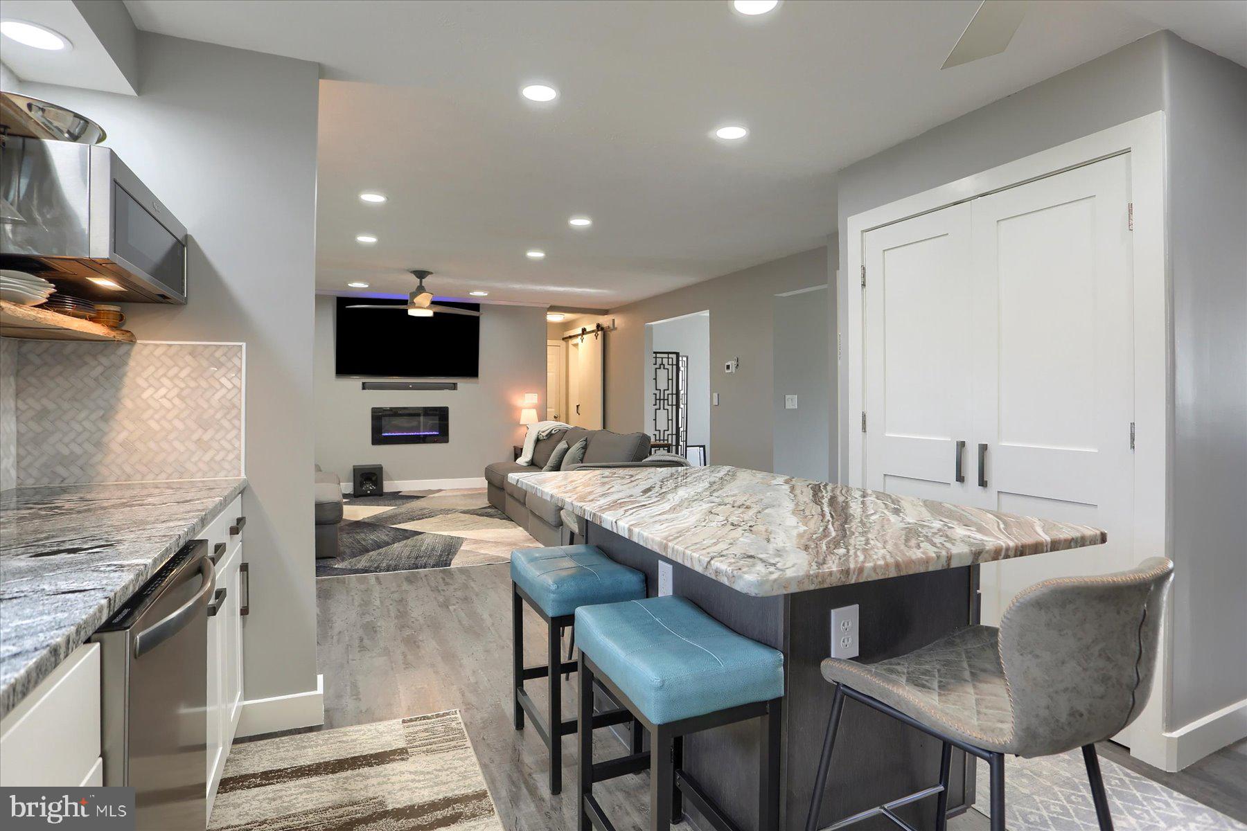 LONDONDERRY VILLAGE - Residential