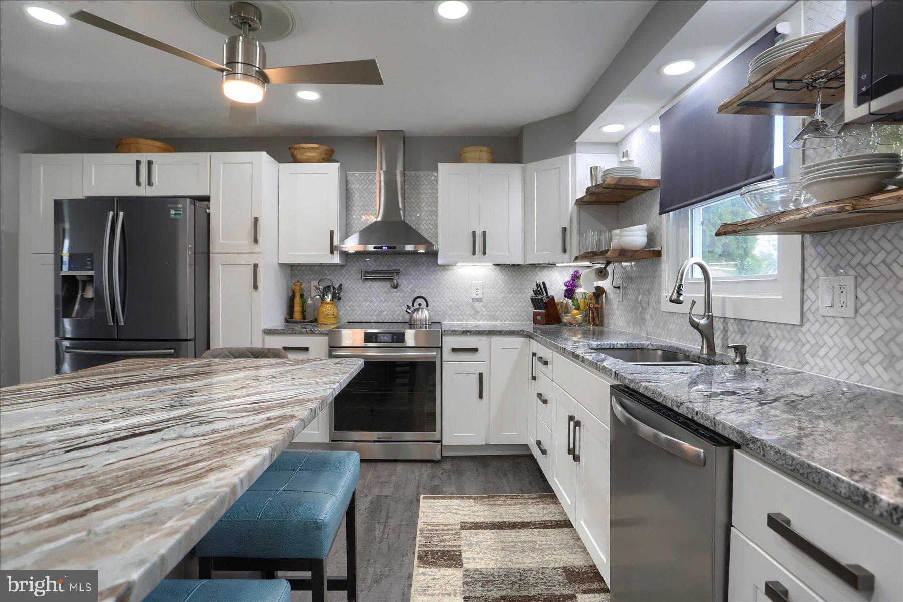 LONDONDERRY VILLAGE - Residential