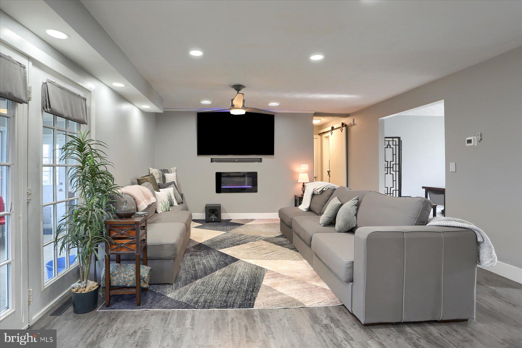 LONDONDERRY VILLAGE - Residential
