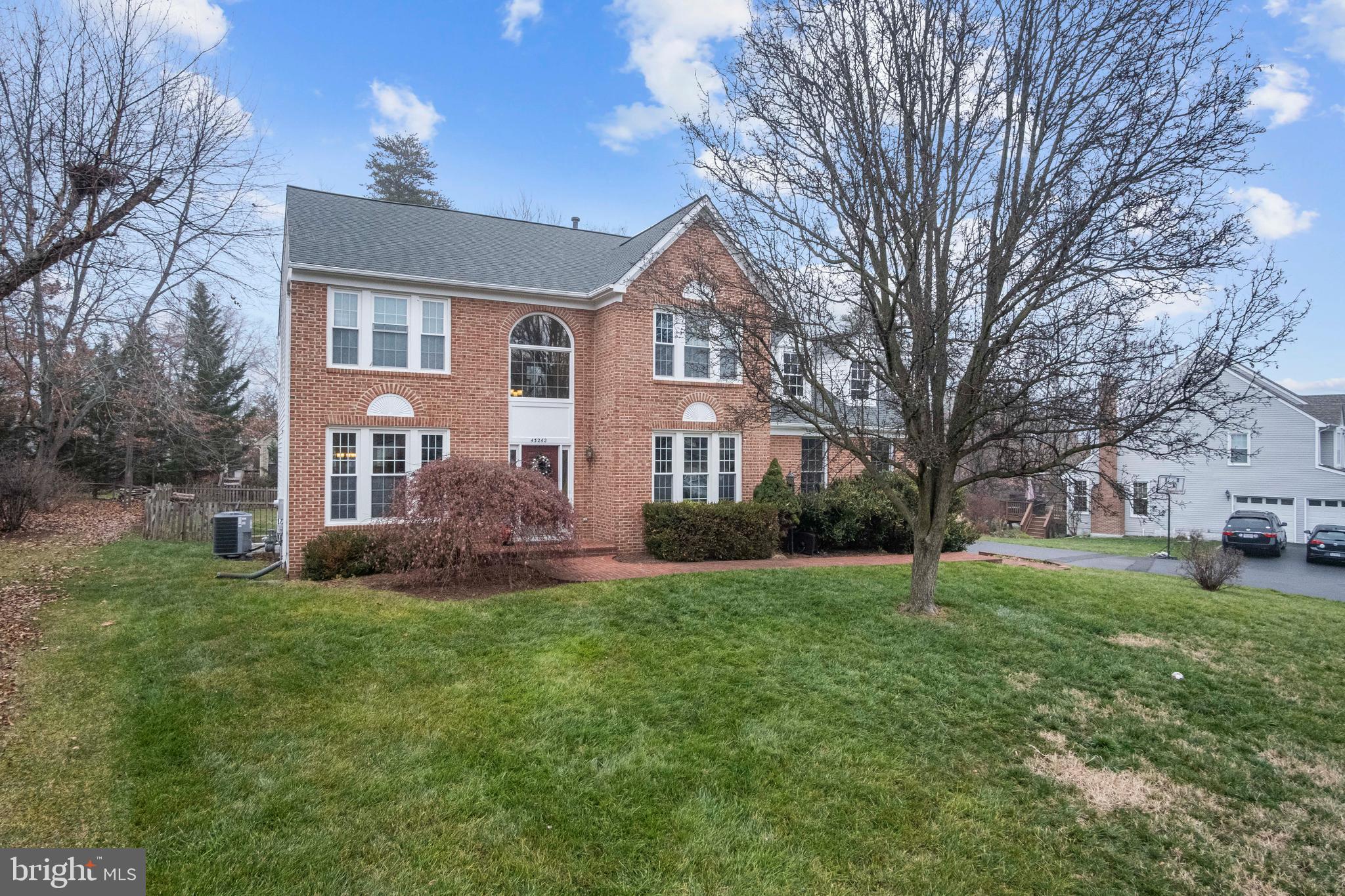 ASHBURN FARM - Residential Lease