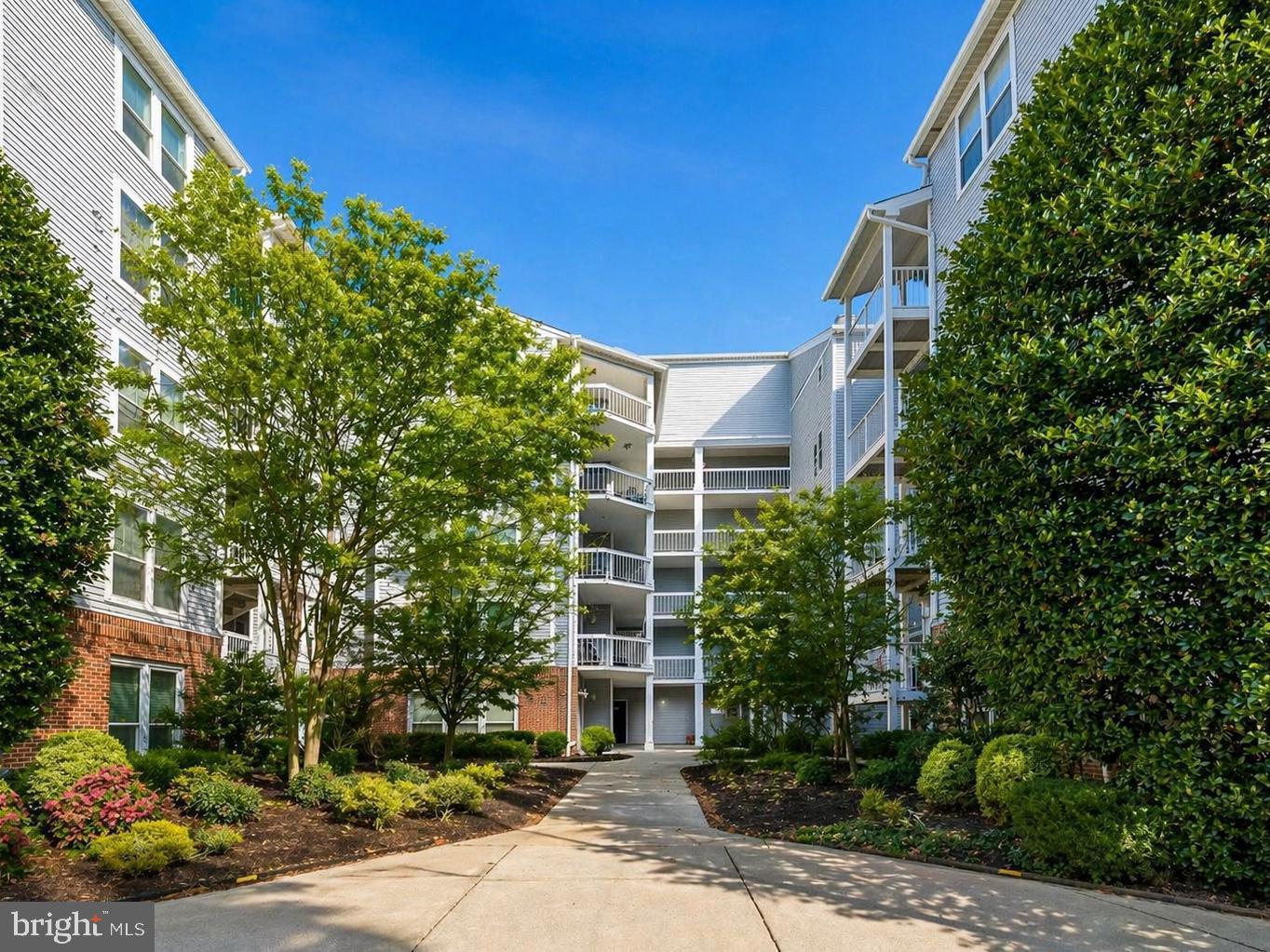 FOUR WINDS AT OAKTON - Residential