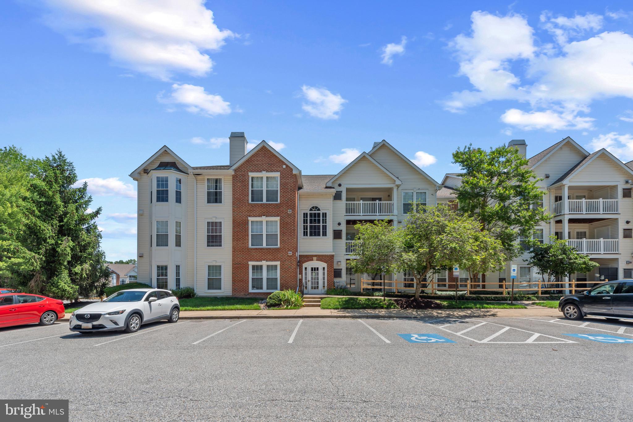 OXBOW APTS AT RUSSETT - Residential