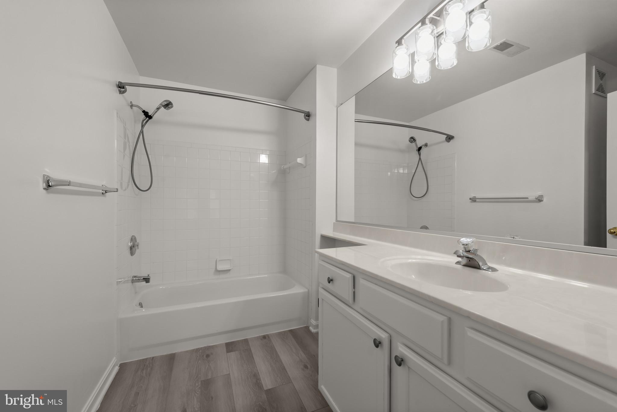 OXBOW APTS AT RUSSETT - Residential
