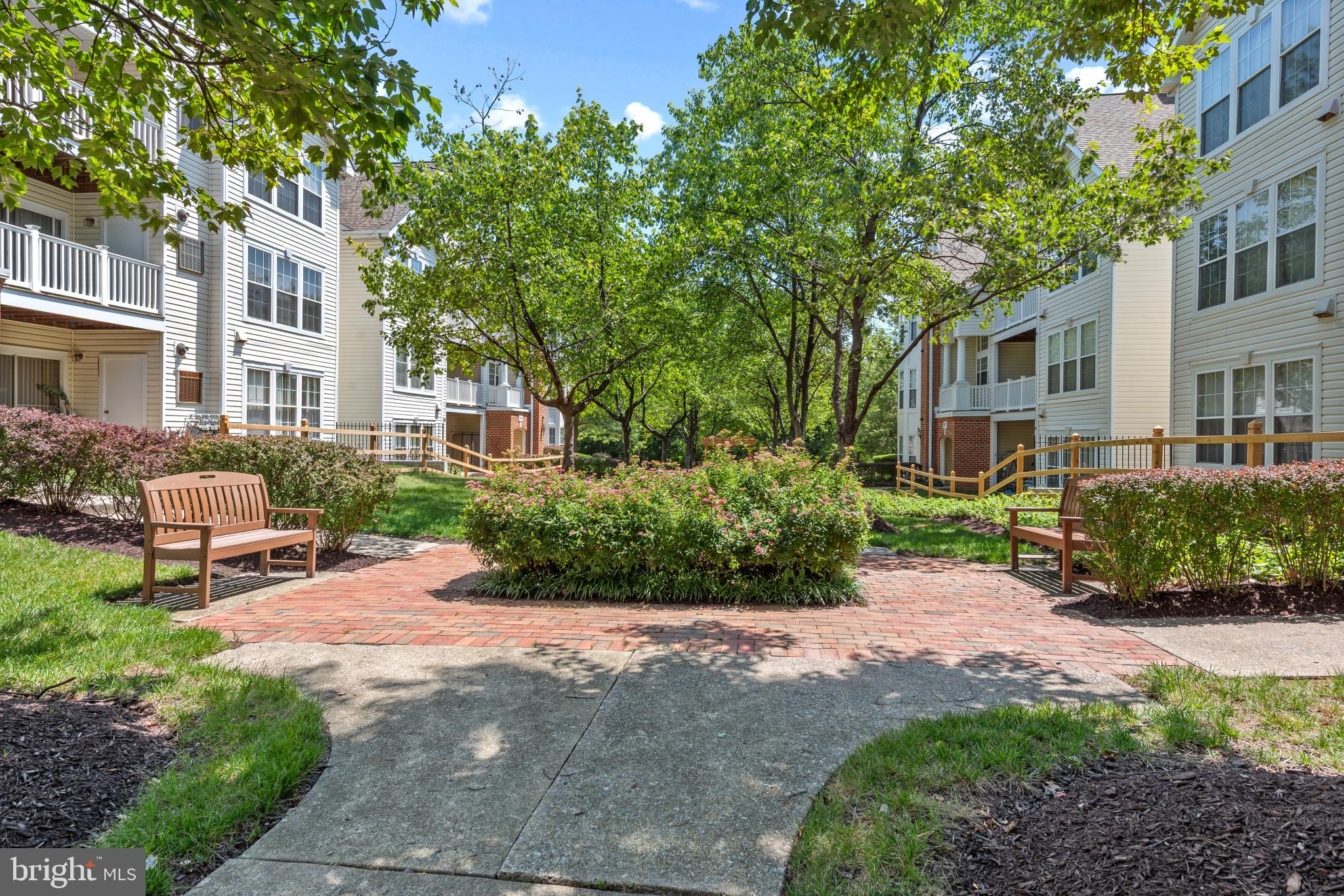 OXBOW APTS AT RUSSETT - Residential