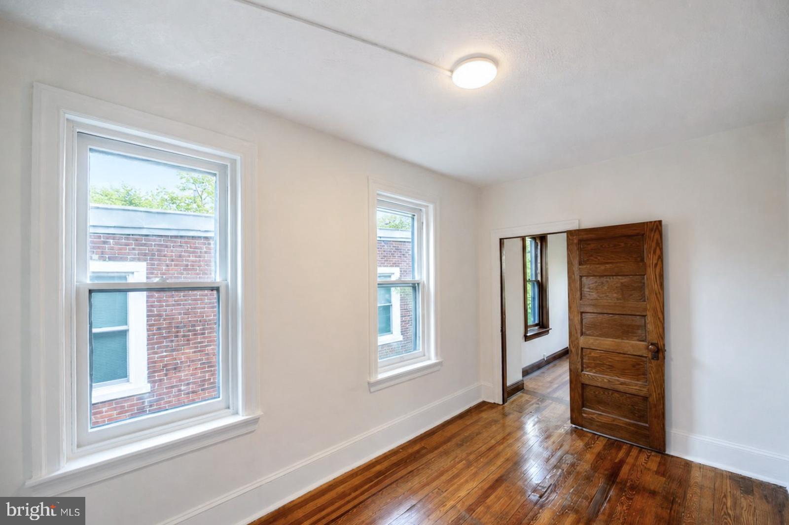 EAST FALLS - Residential