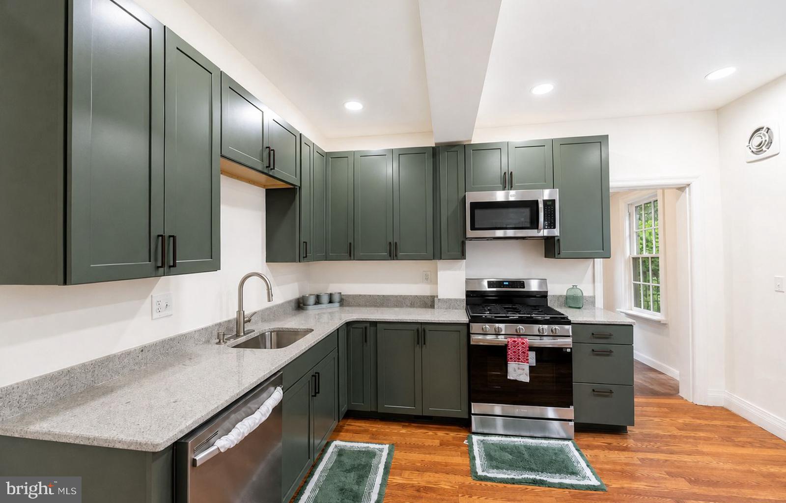EAST FALLS - Residential
