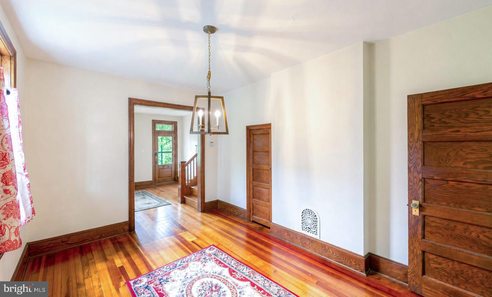 EAST FALLS - Residential