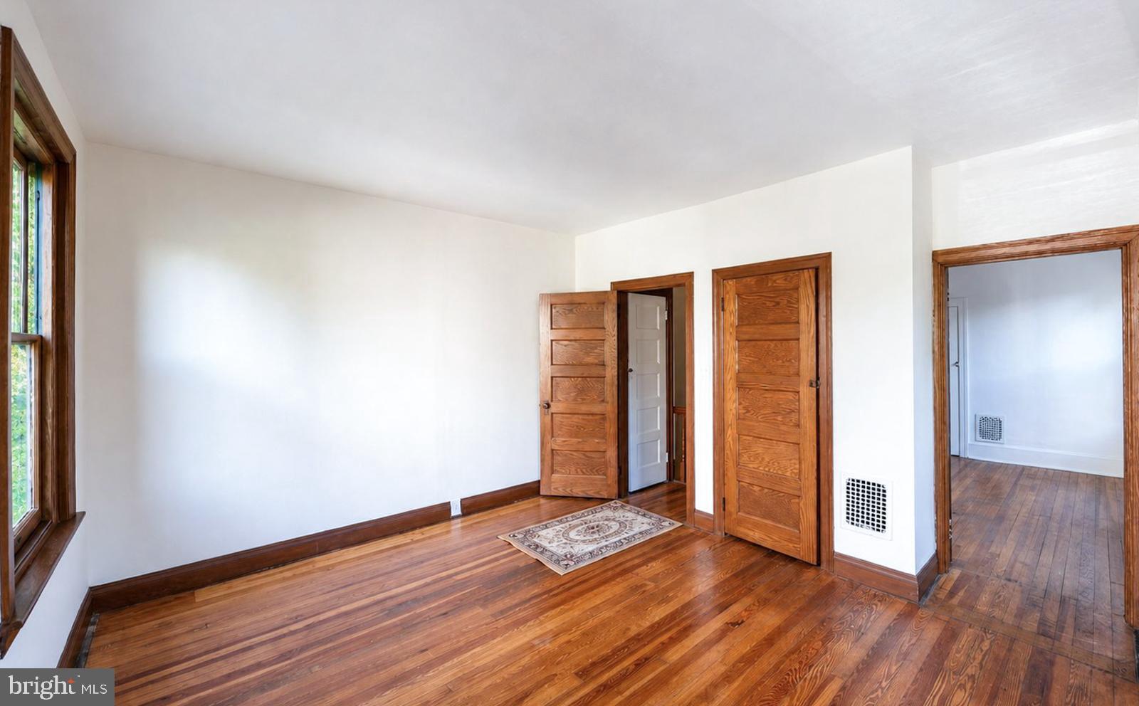 EAST FALLS - Residential
