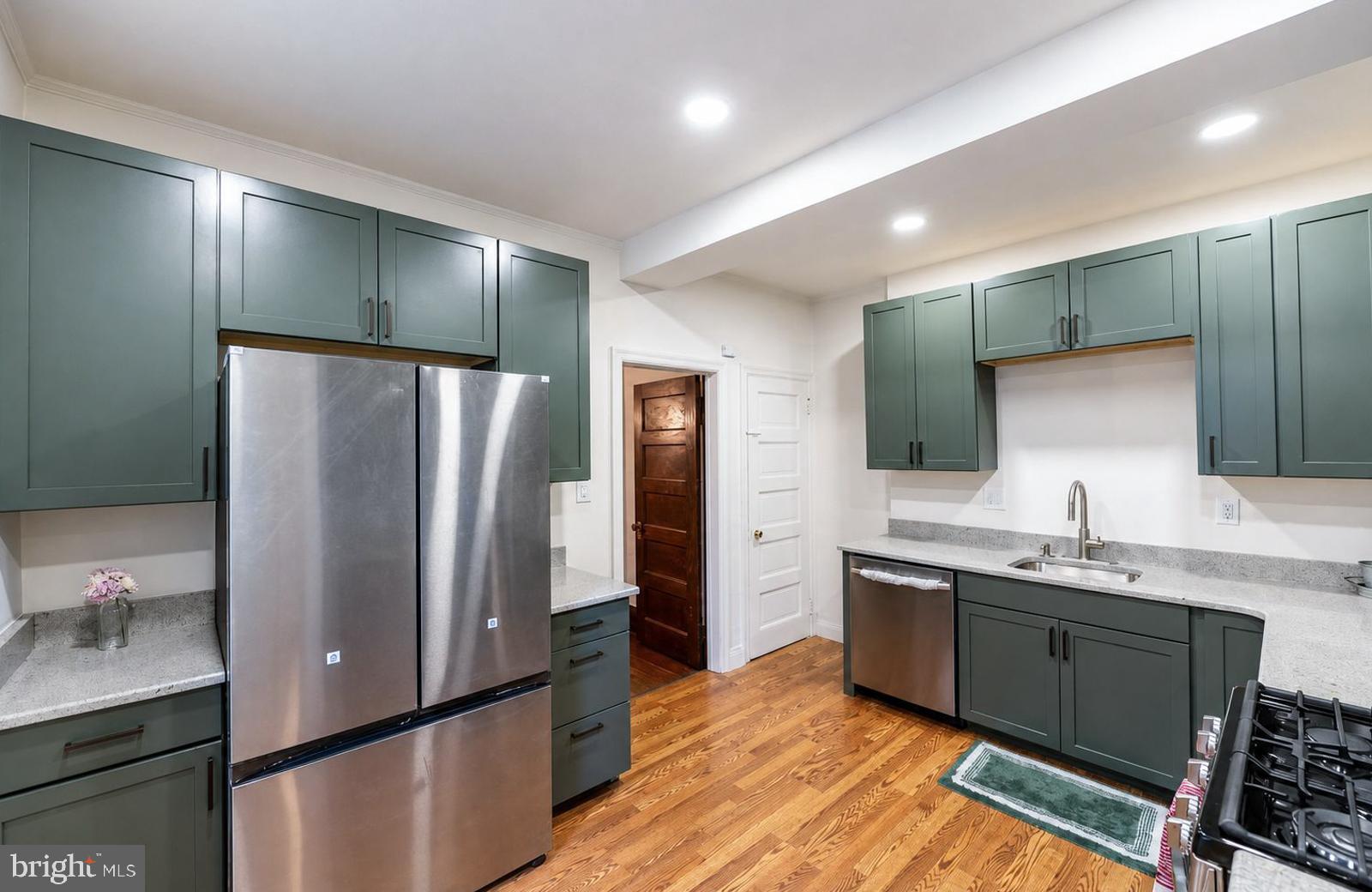 EAST FALLS - Residential