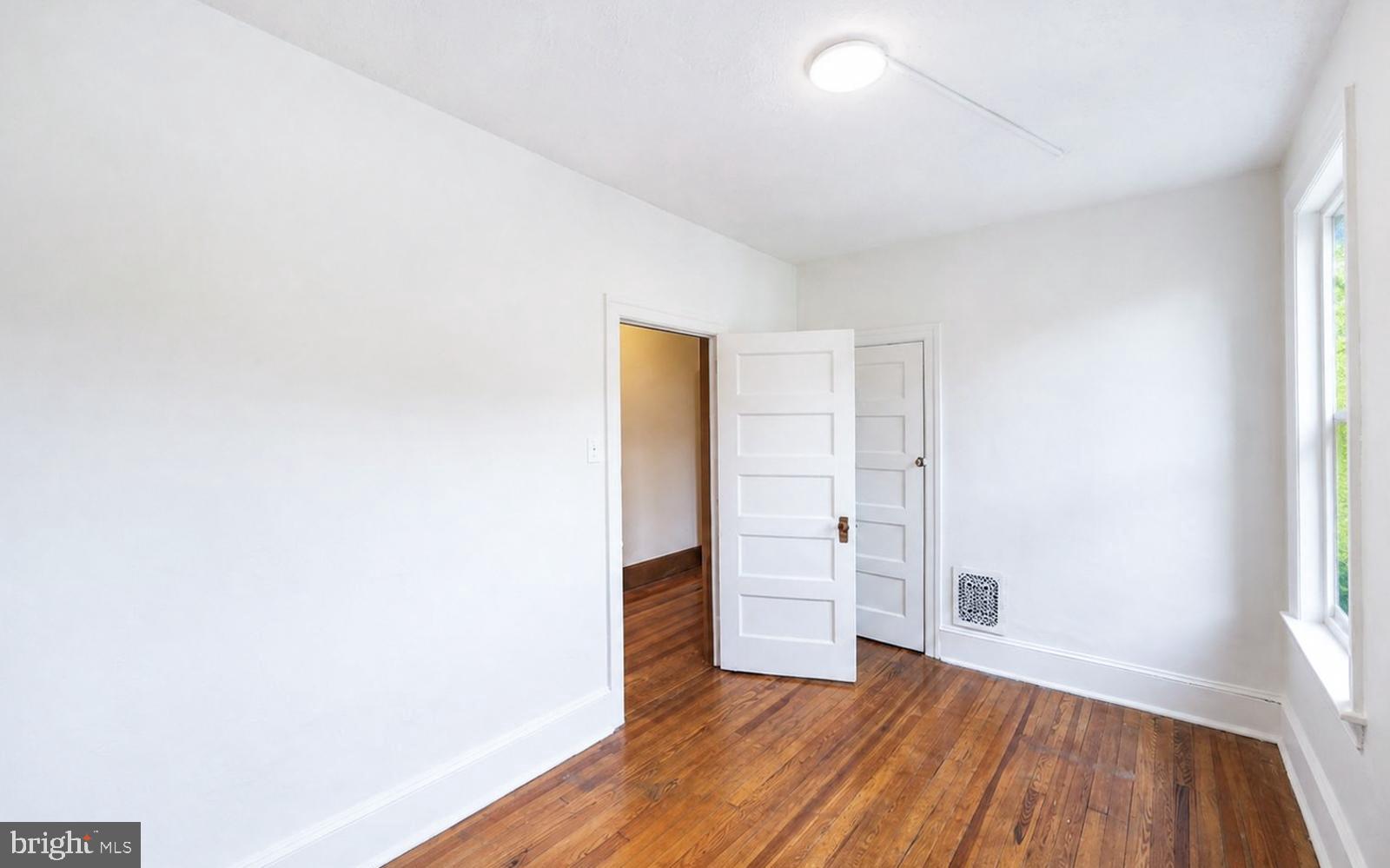 EAST FALLS - Residential