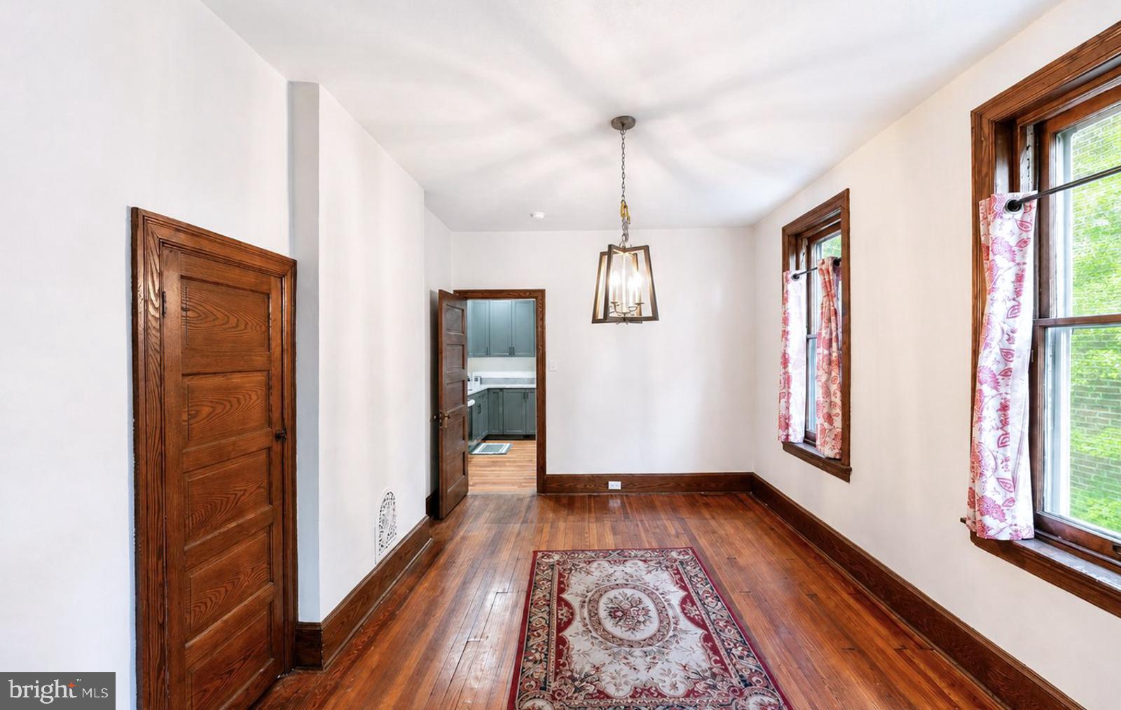 EAST FALLS - Residential
