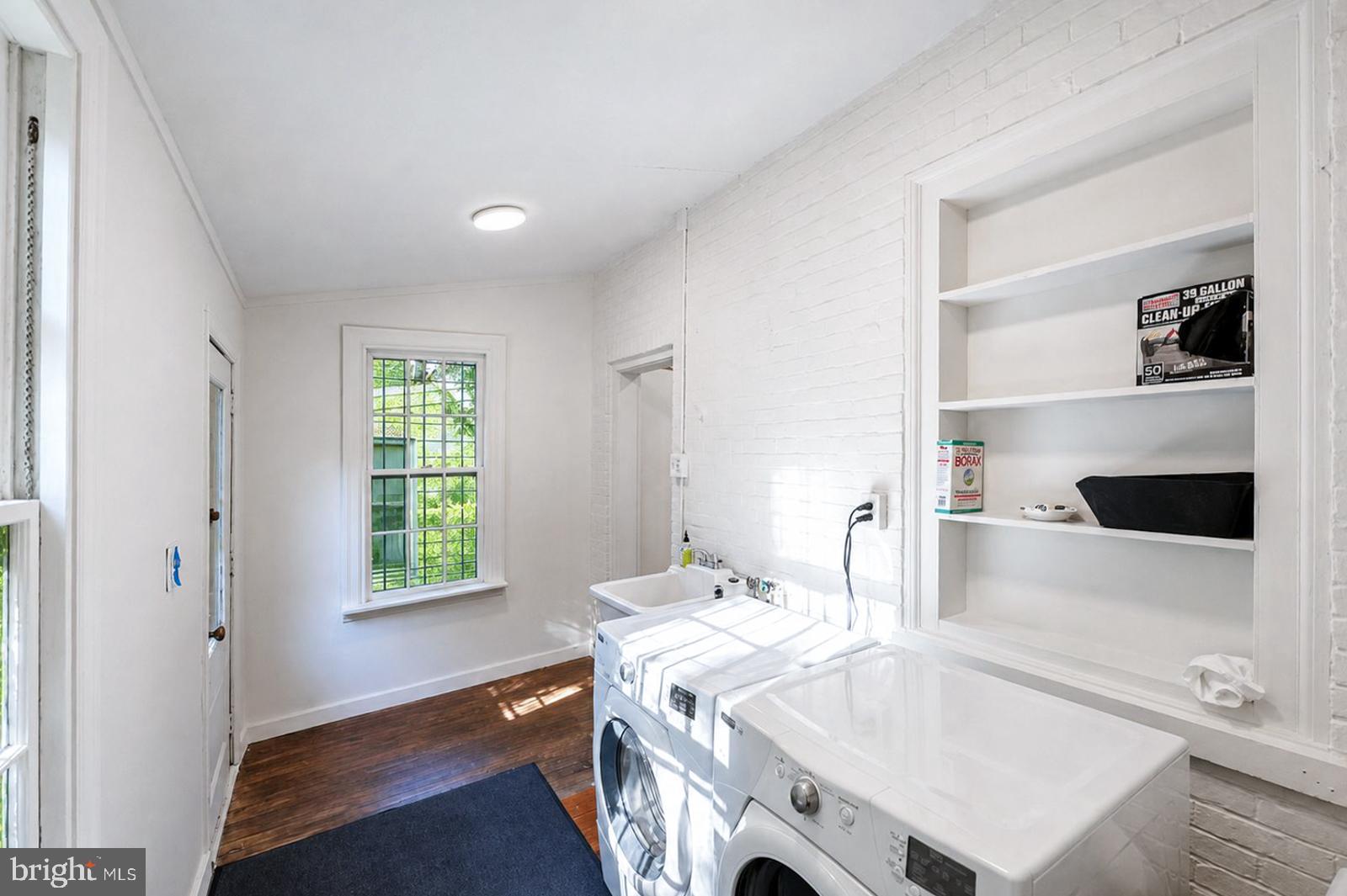 EAST FALLS - Residential