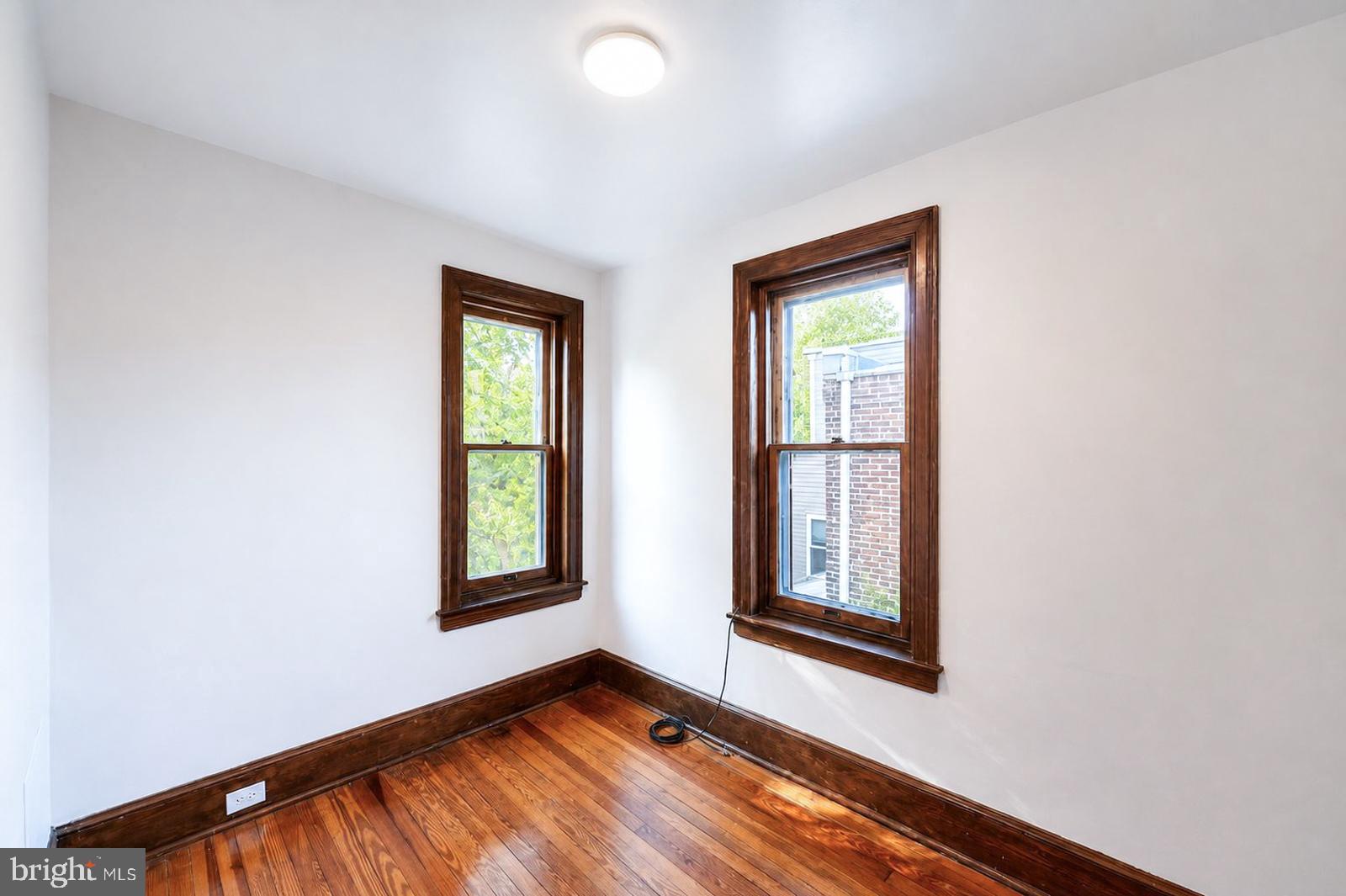 EAST FALLS - Residential