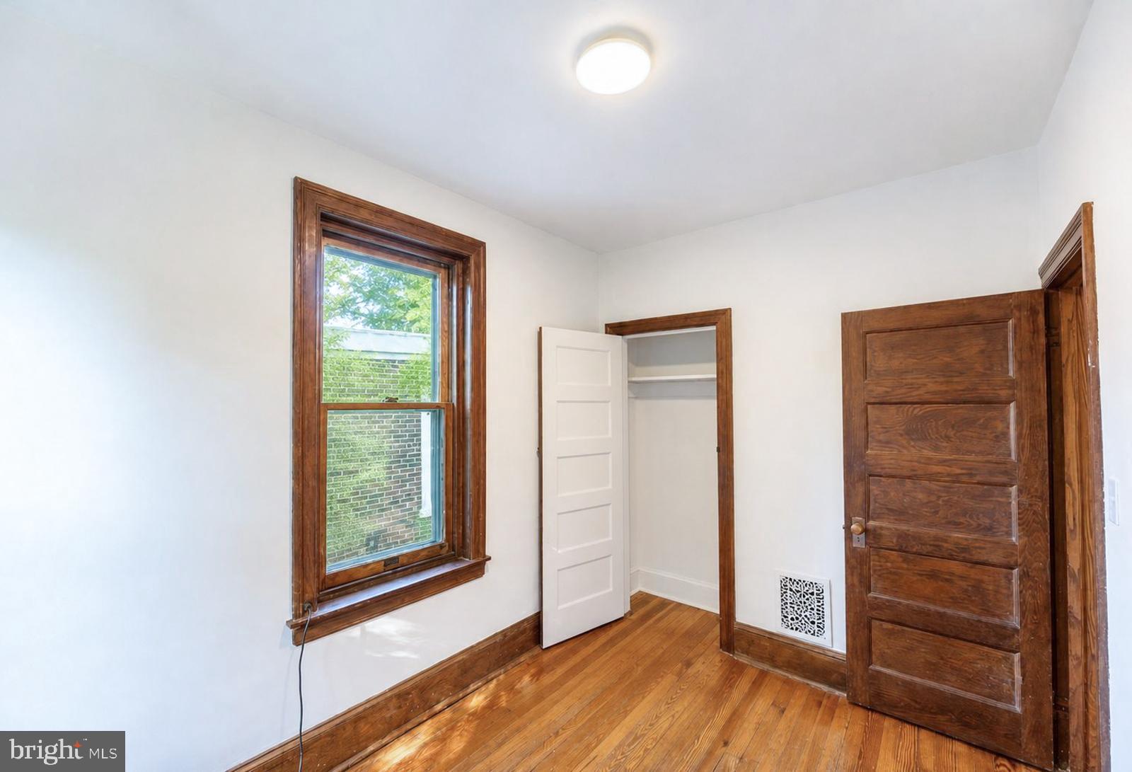 EAST FALLS - Residential