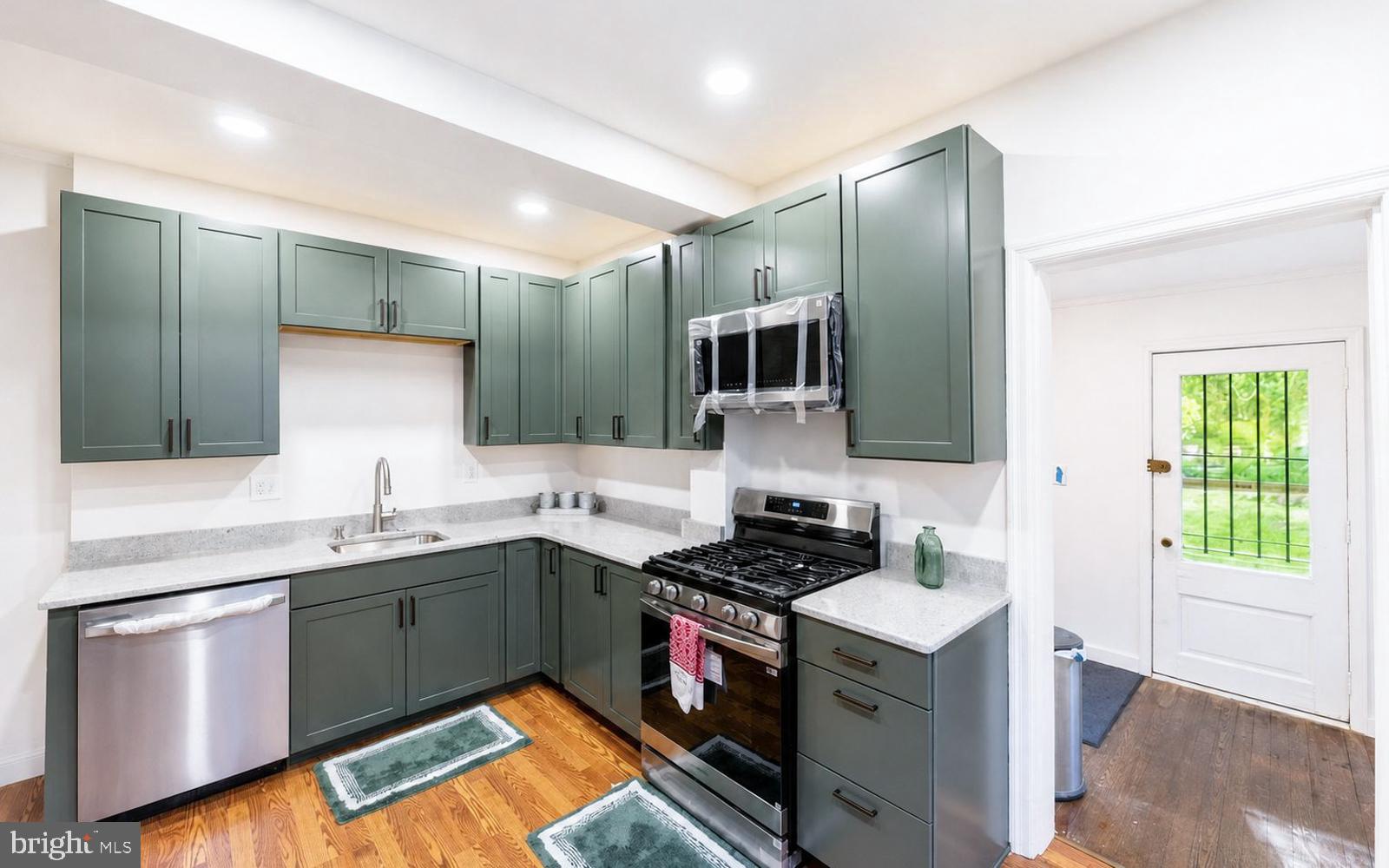 EAST FALLS - Residential