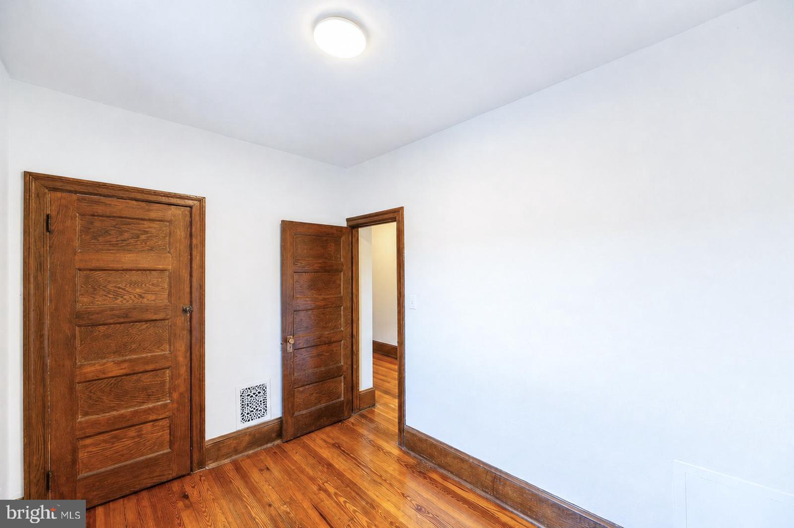 EAST FALLS - Residential