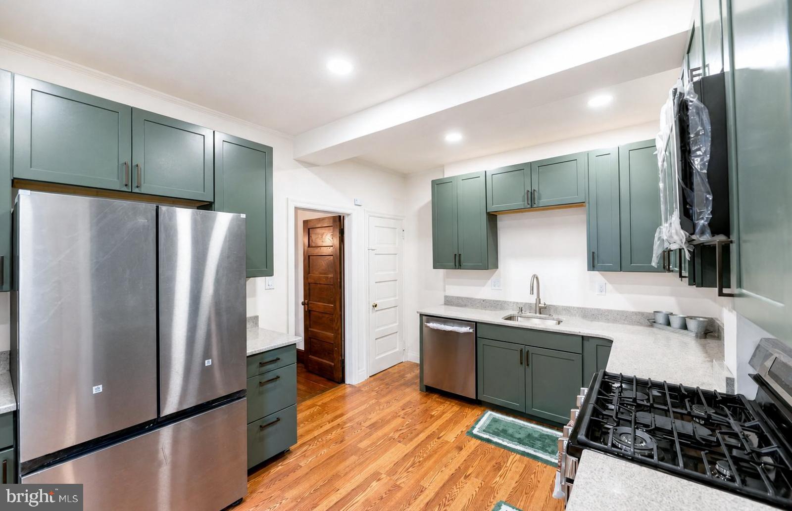 EAST FALLS - Residential