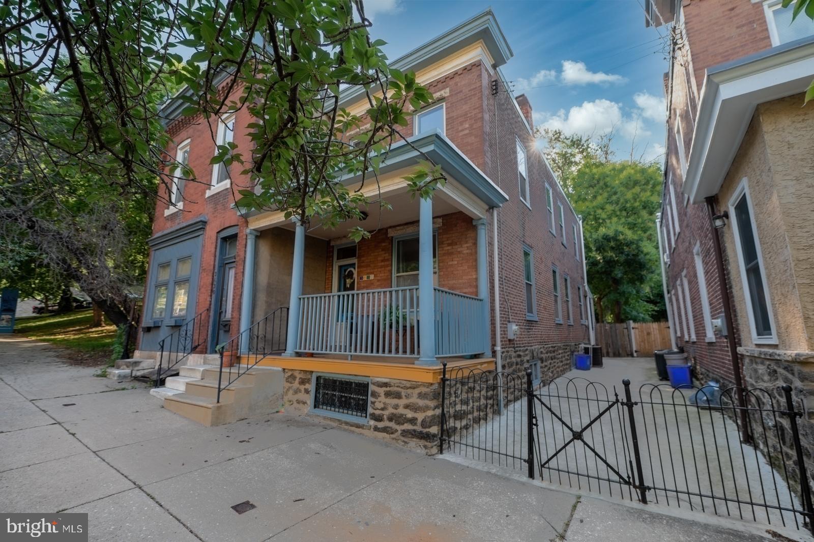 EAST FALLS - Residential
