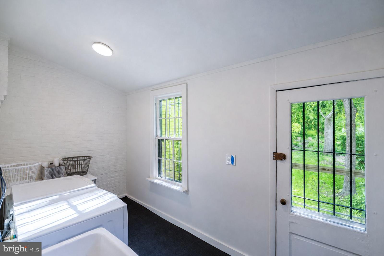 EAST FALLS - Residential