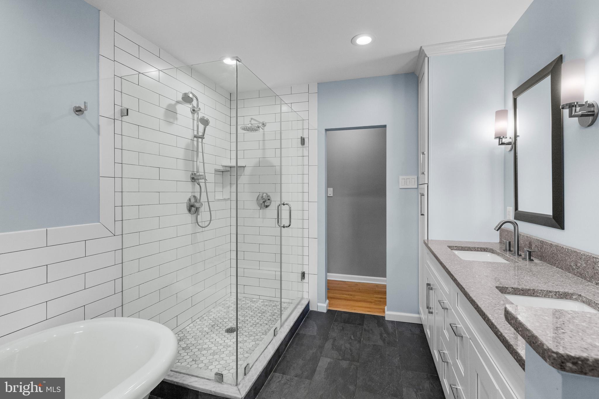 HUNTINGDON VALLEY - Residential