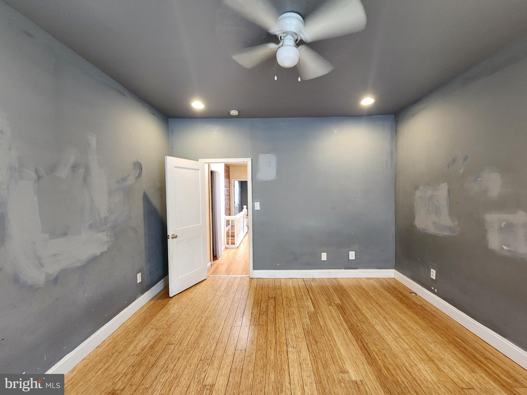 ELLWOOD PARK - Residential