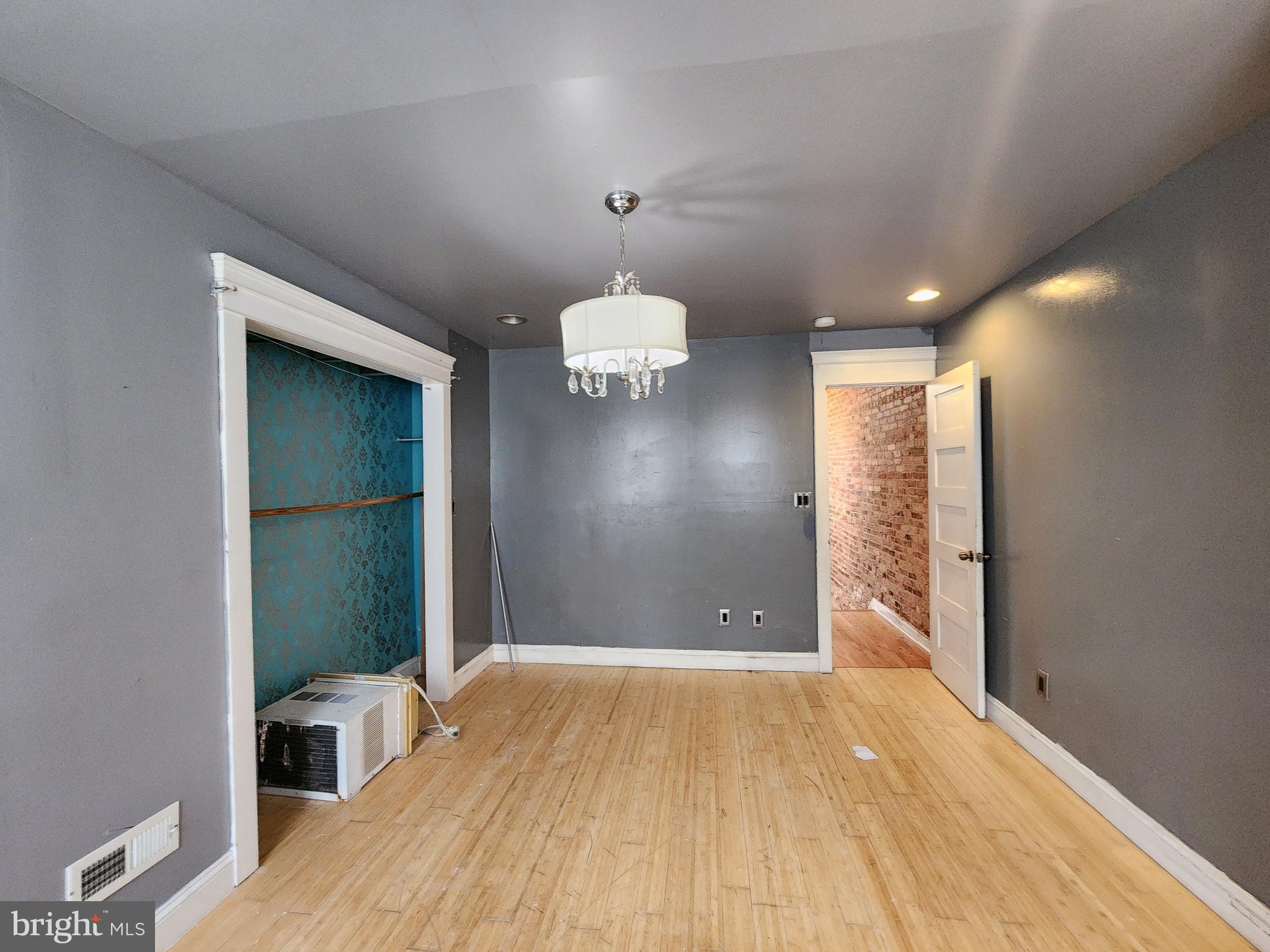 ELLWOOD PARK - Residential