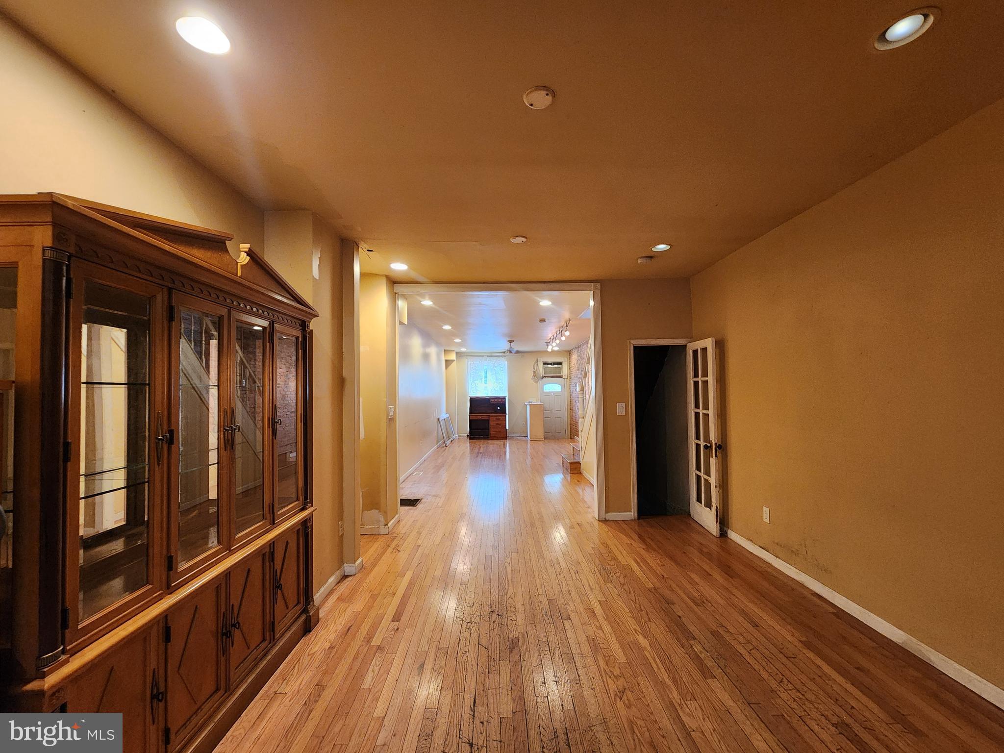 ELLWOOD PARK - Residential