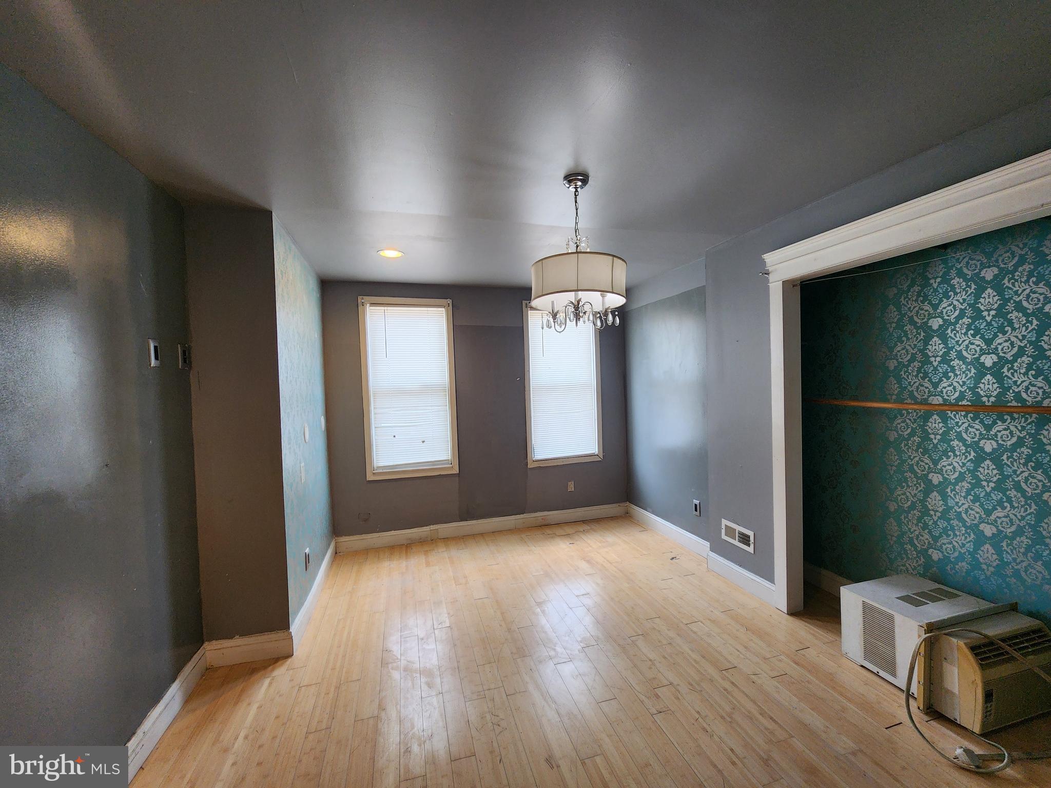 ELLWOOD PARK - Residential