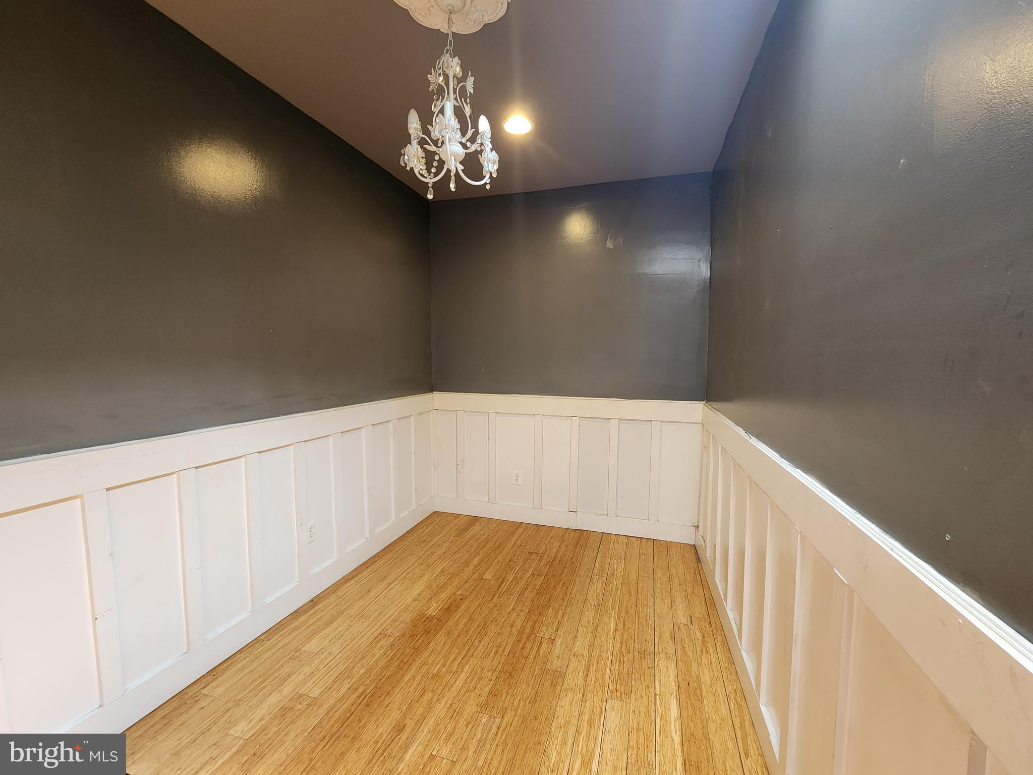 ELLWOOD PARK - Residential