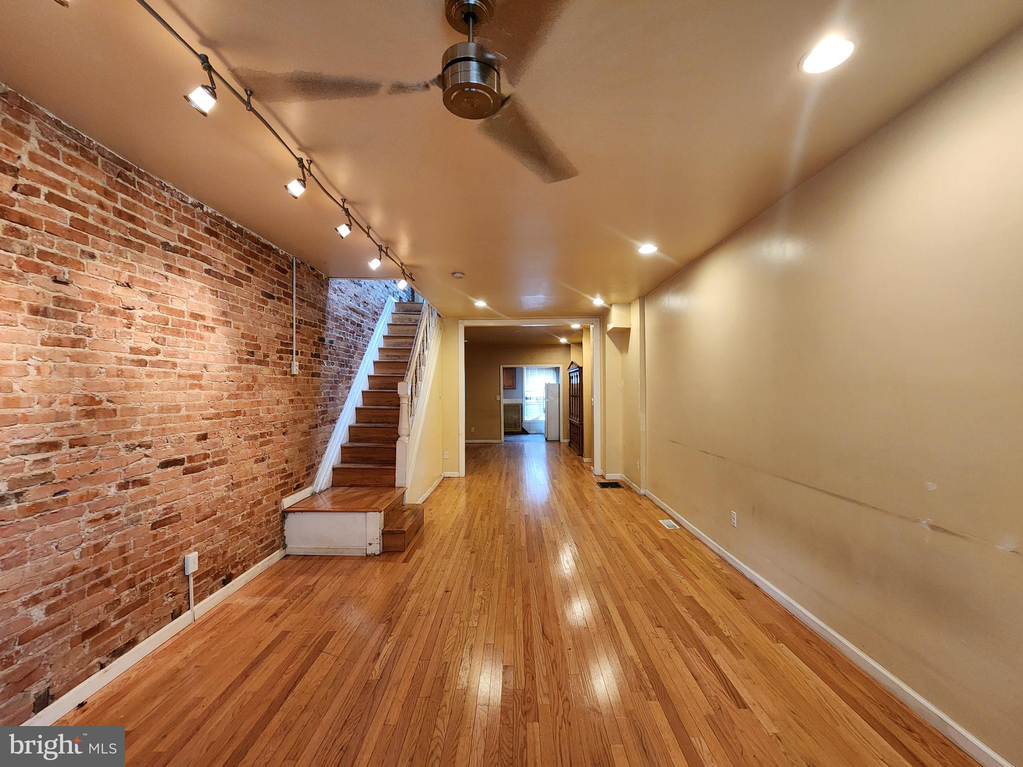 ELLWOOD PARK - Residential