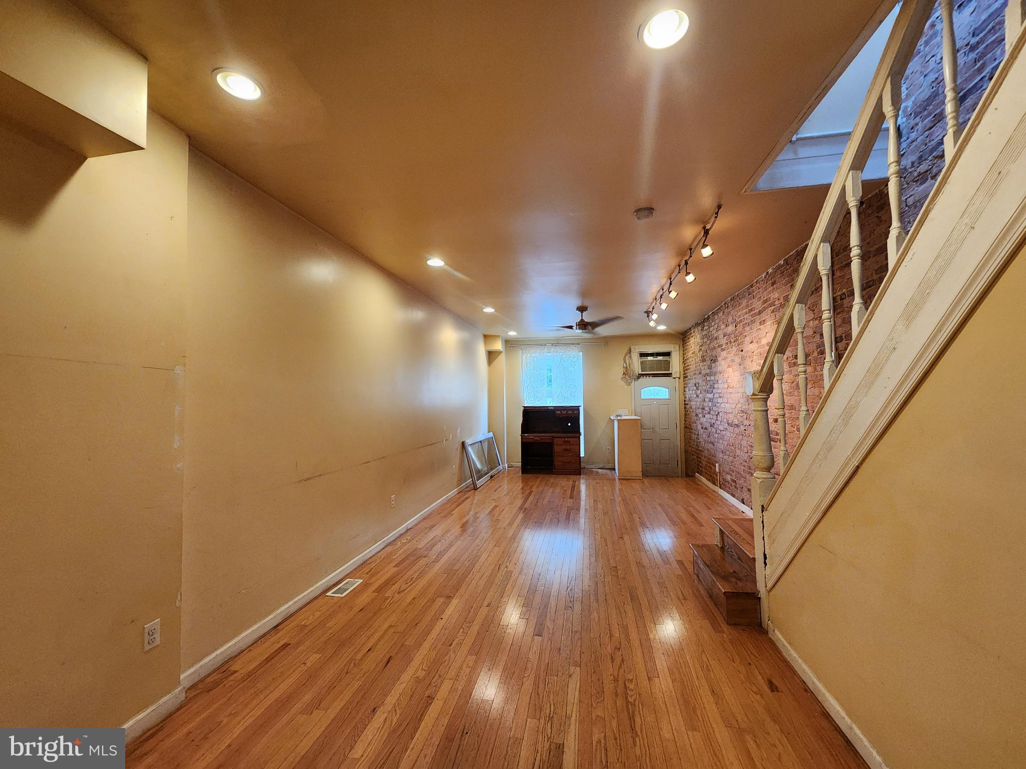 ELLWOOD PARK - Residential