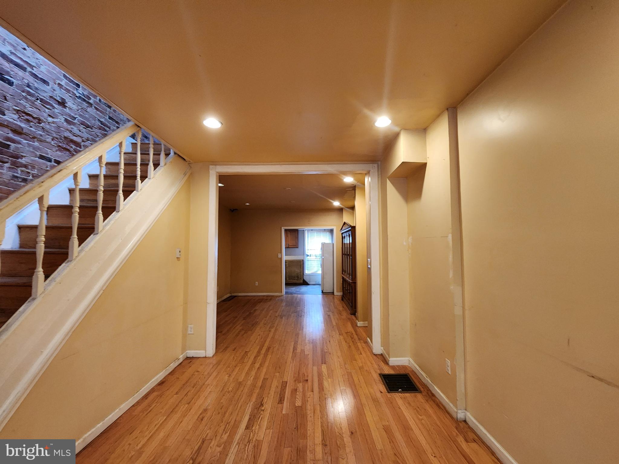 ELLWOOD PARK - Residential