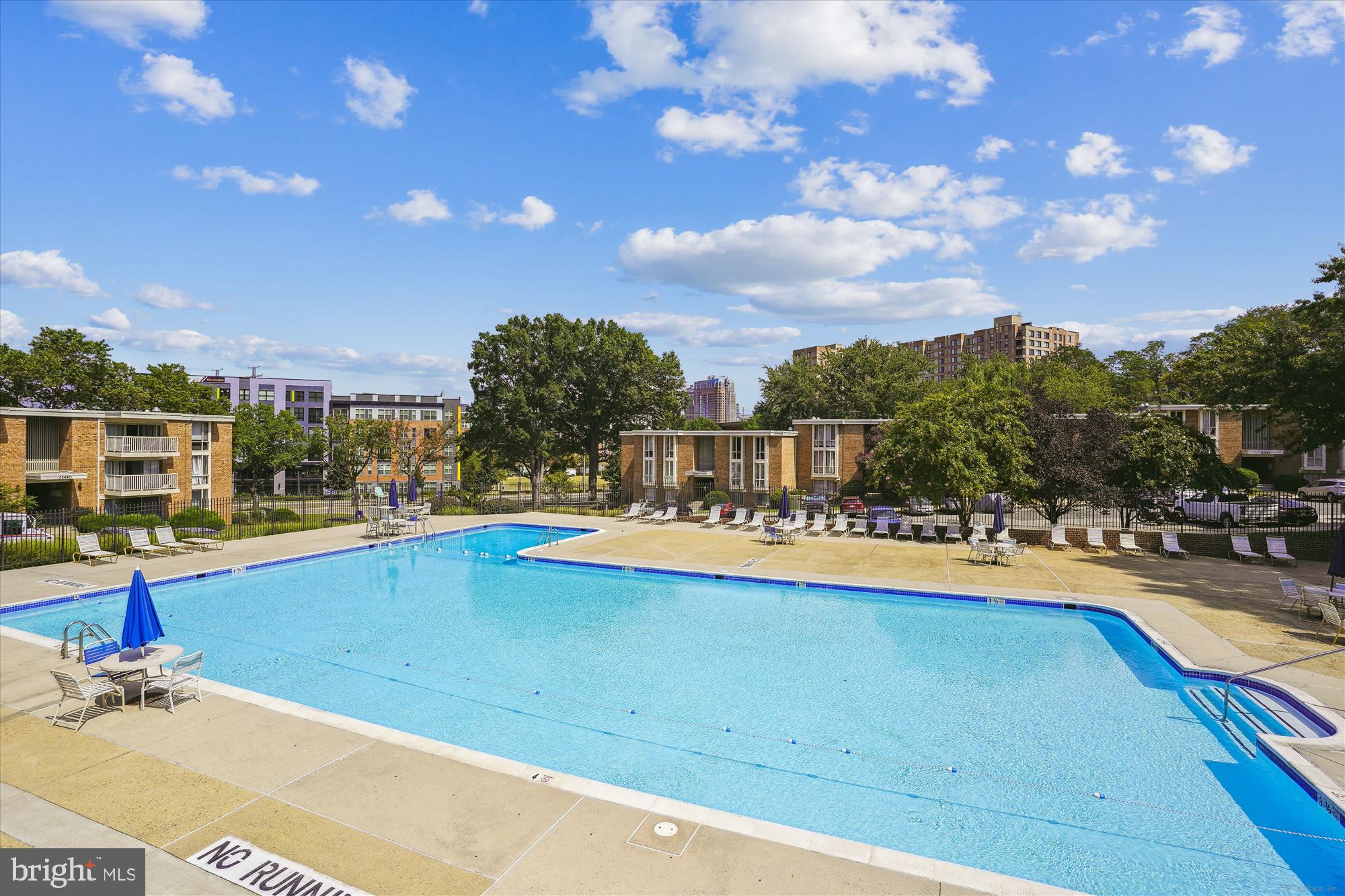 HUNTINGTON CLUB - Residential