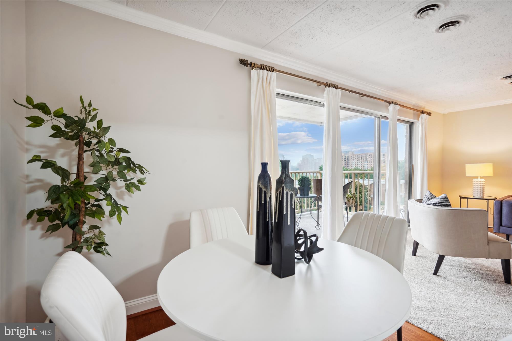 HUNTINGTON CLUB - Residential