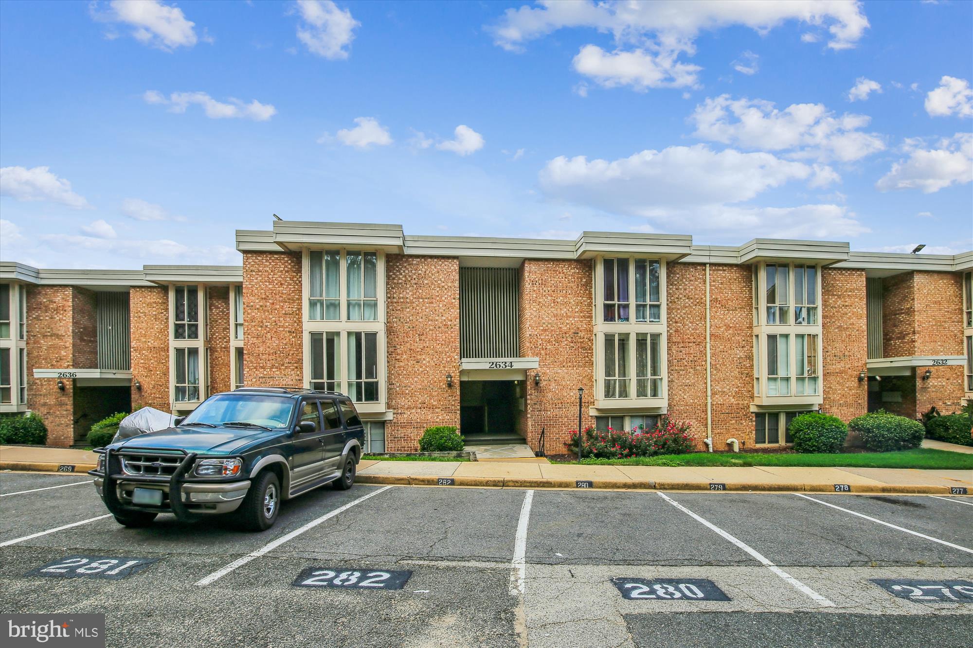 HUNTINGTON CLUB - Residential