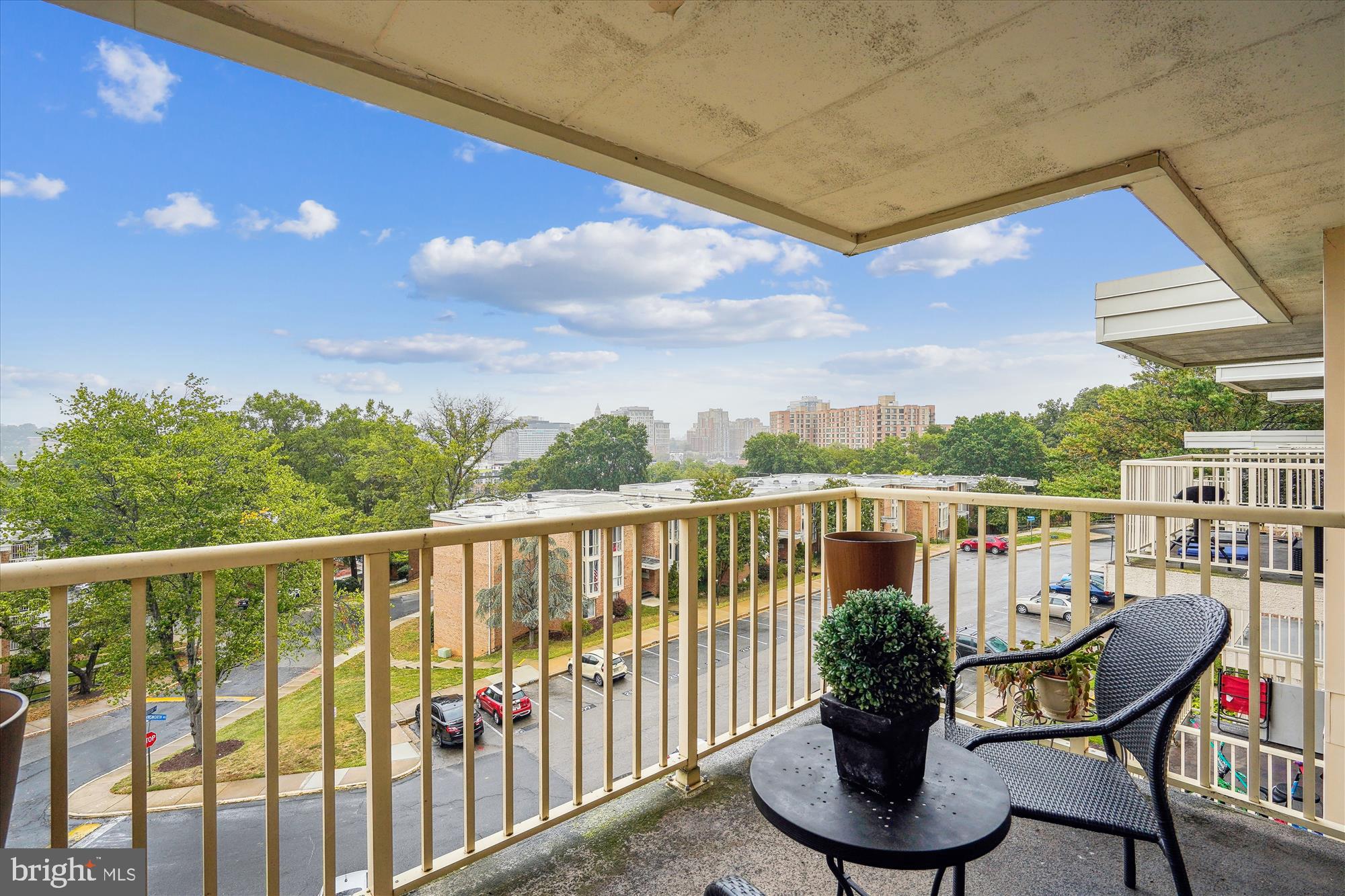 HUNTINGTON CLUB - Residential