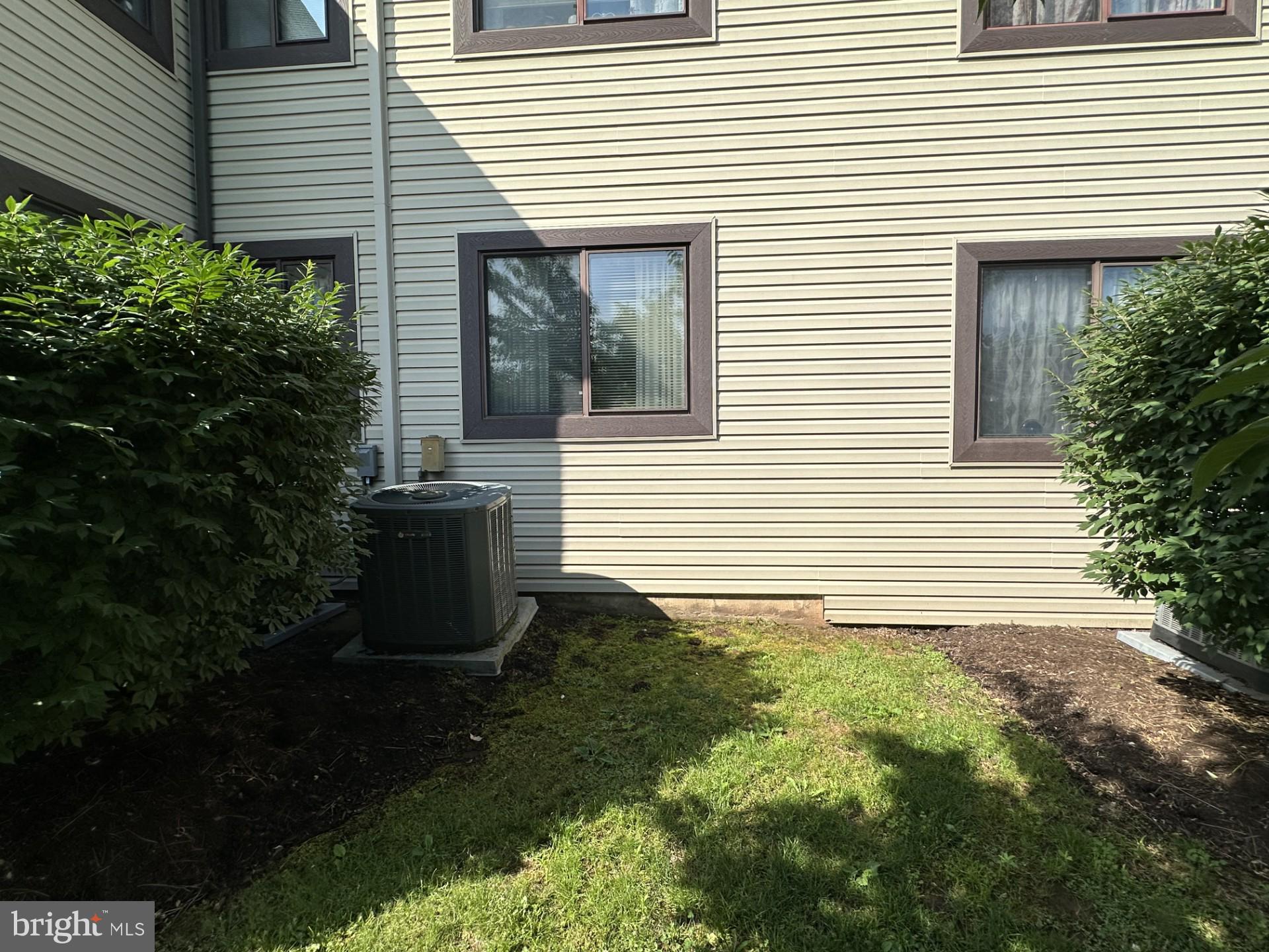 LAUREL SPRINGS - Residential