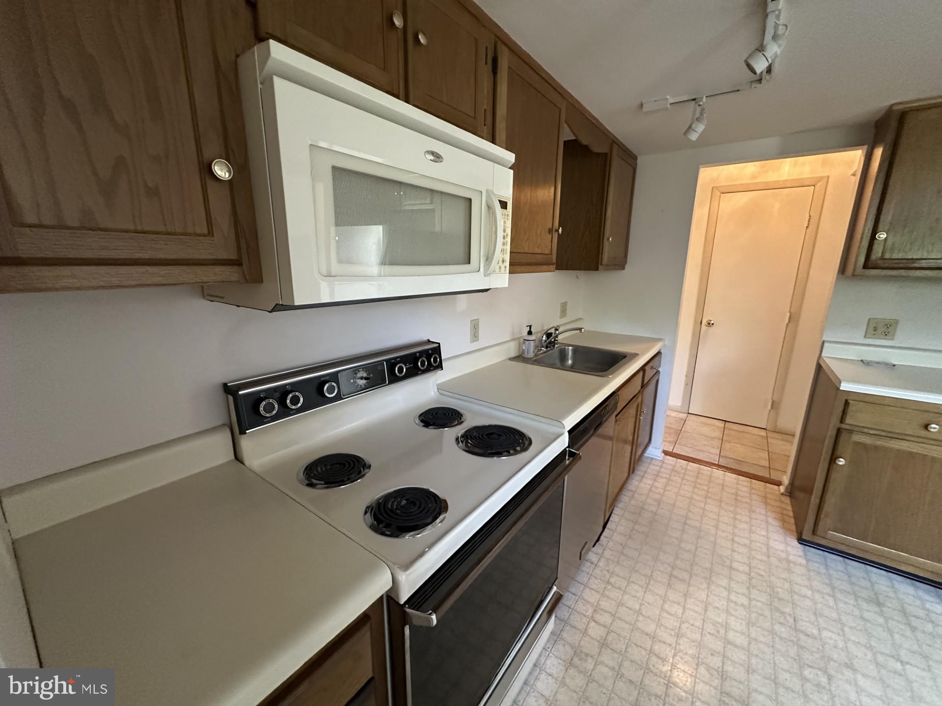 LAUREL SPRINGS - Residential