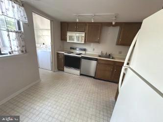 LAUREL SPRINGS - Residential