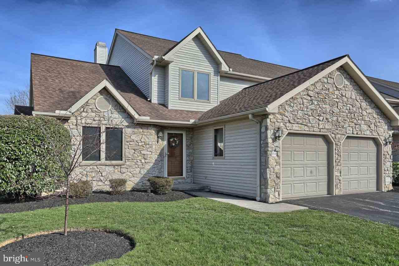 Gorgeous end unit with luxury 1st floor master suite! Freshly painted throughout!  Open airy feeling and lots of windows allow tons of natural light into the home! Loft area overlooks great room!  Enjoy the parklike setting off the back deck. Move in ready for sure!
