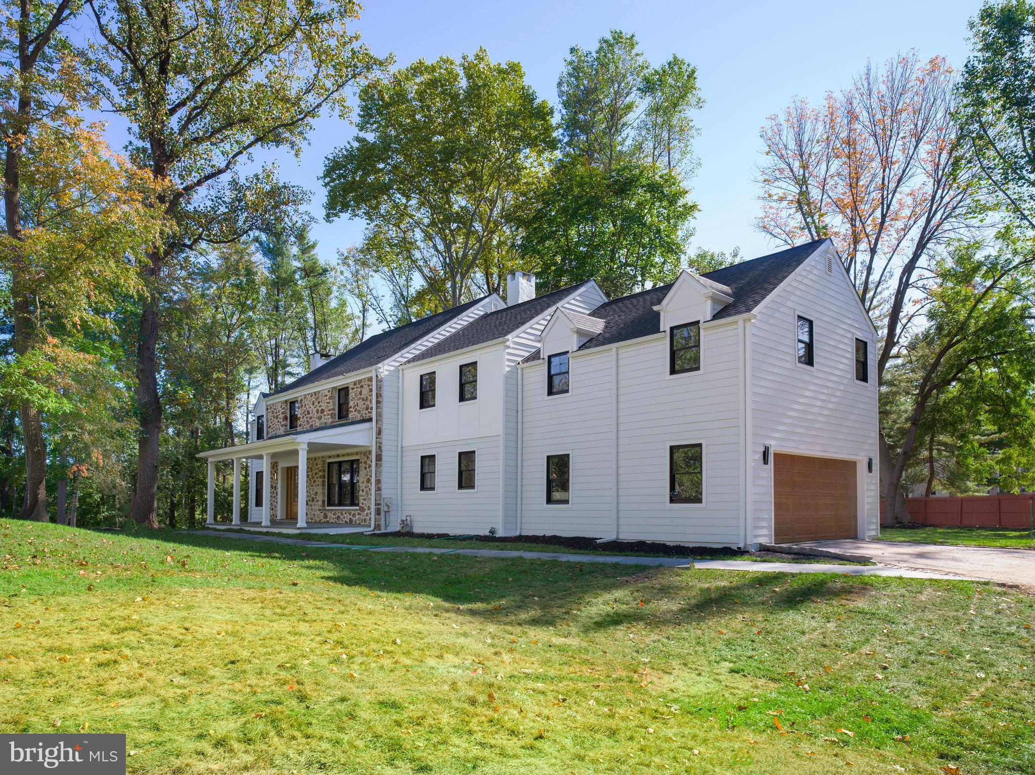 EARLES LAKE - Residential