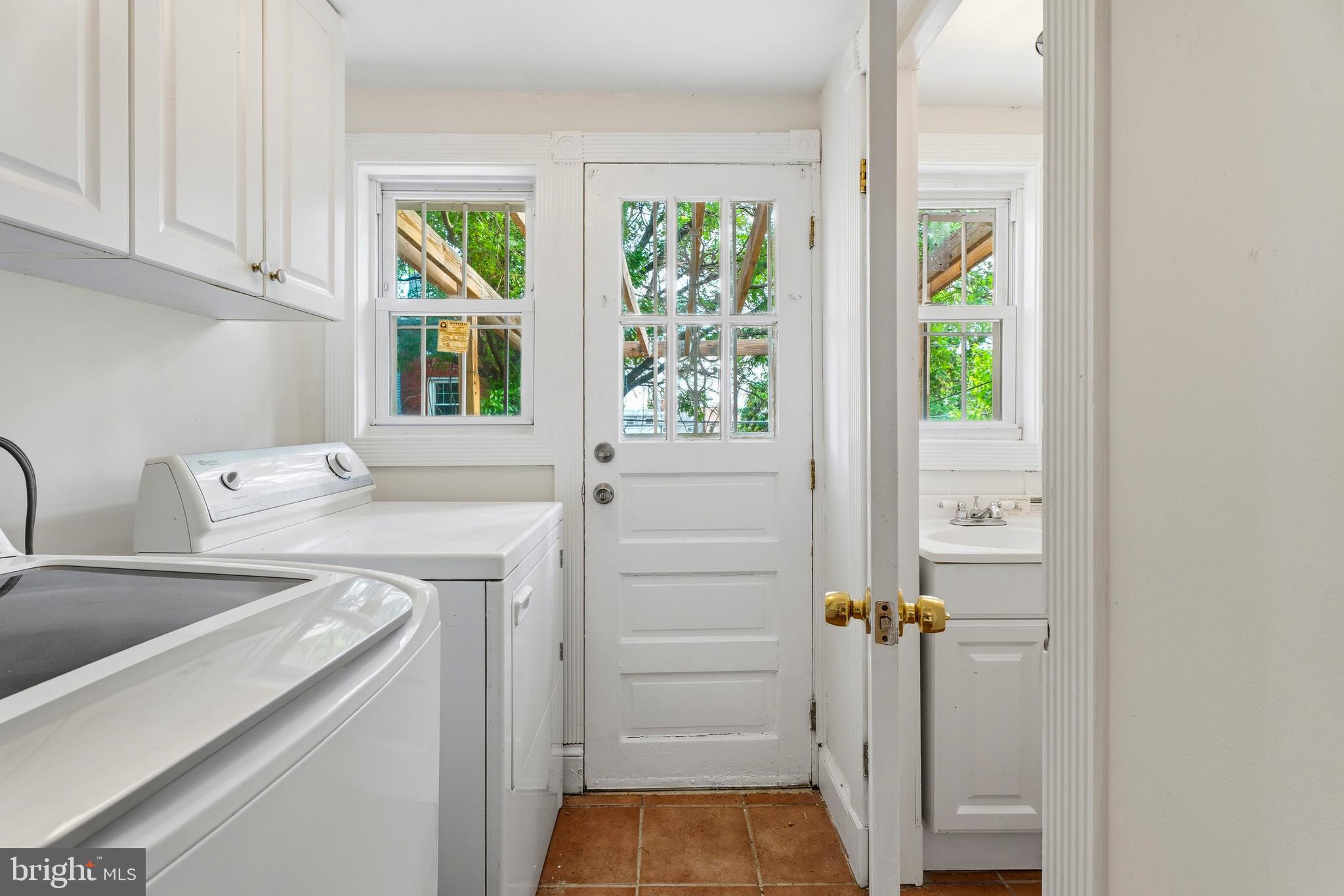HOLLINS MARKET - Residential